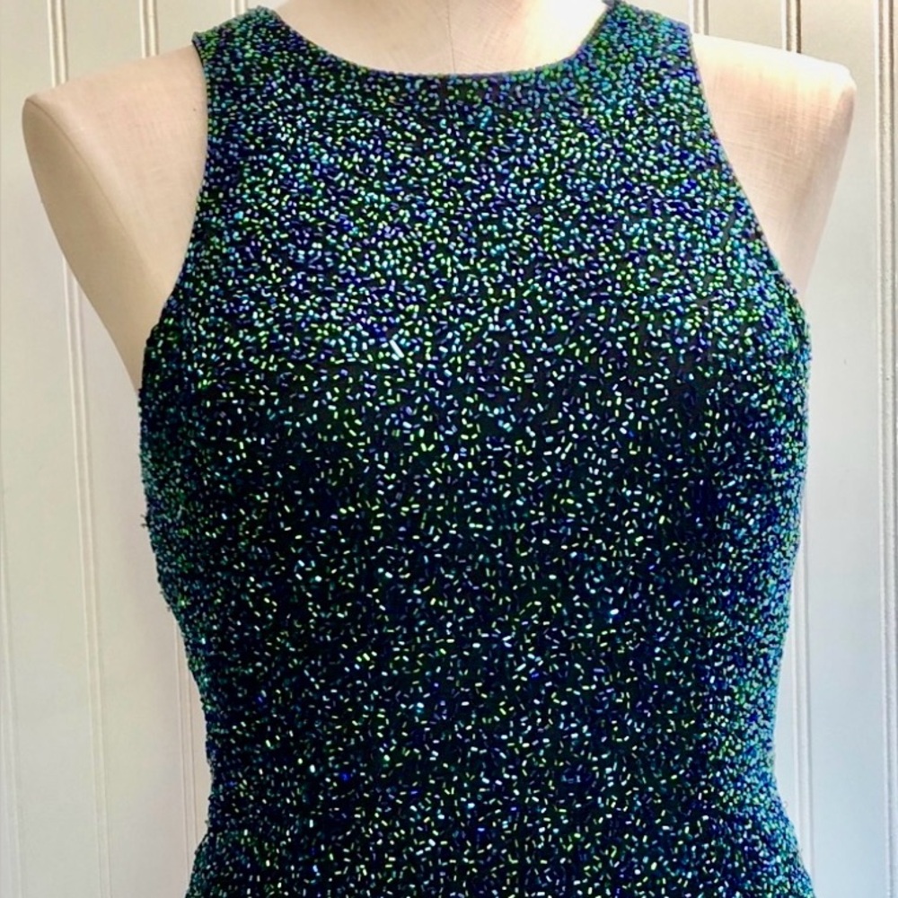 Beautiful Lawrence Kazar Beaded Shell Sleeveless Size M but fits like a S